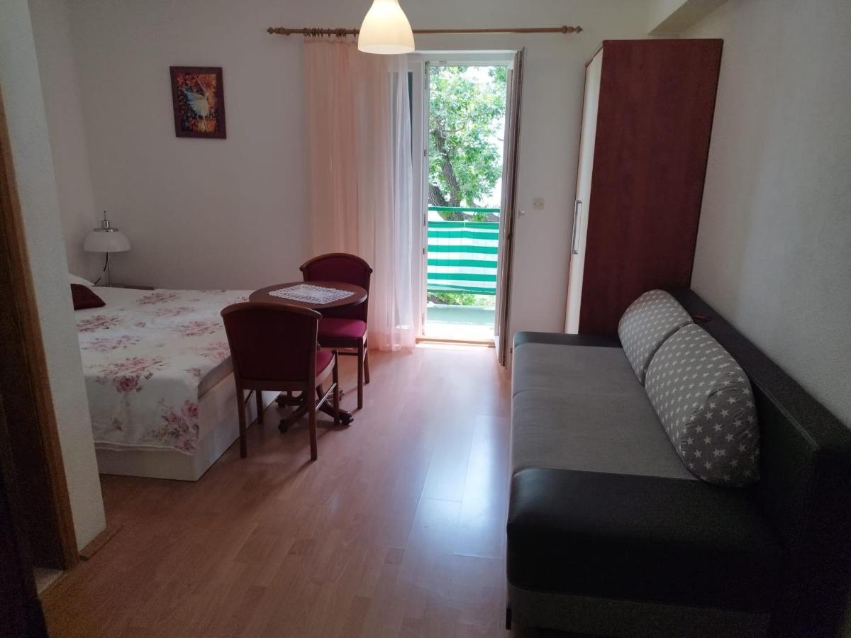 Apartments Mare - 150 M From Beach Brela Exterior photo